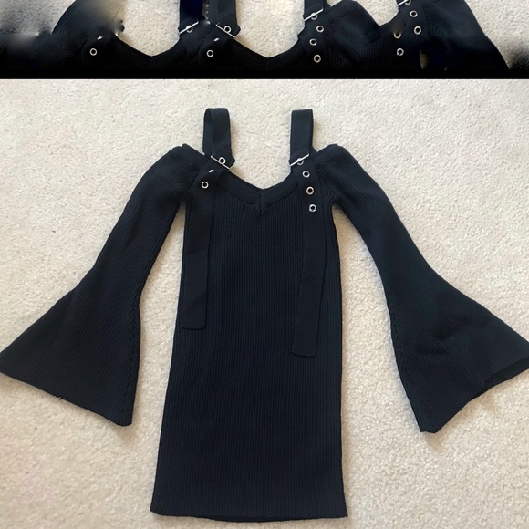 Fashion Nova off the shoulder crop top - Picture 1 of 2